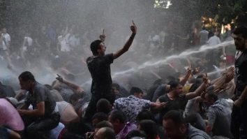 A încetat focul în Armenia. Rusia întinde ramura de măslin țărilor din regiune