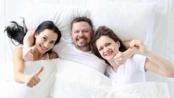 Throuple, cuplul care implică trei persoane, prinde popularitate. Radu Leca: „ Cel care aduce armonie și face tricuplul să funcționeze, este considerat alfa”