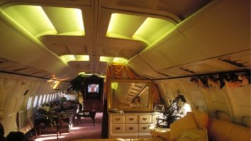 Cum e să locuiești într-un avion. O femeie și-a făcut casă dintr-un Boeing 727