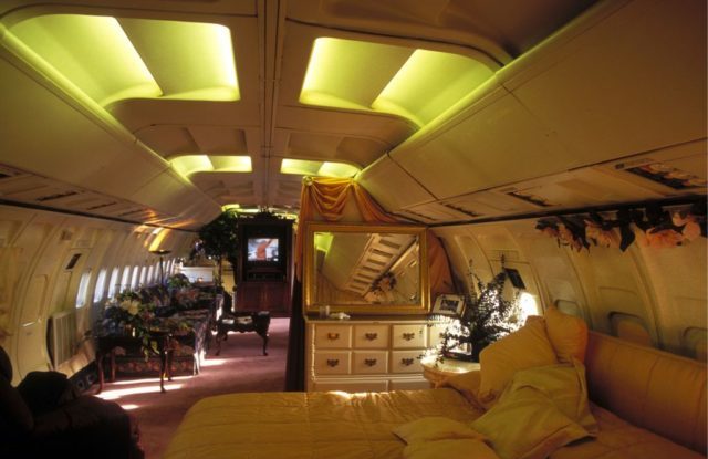 Cum e să locuiești într-un avion. O femeie și-a făcut casă dintr-un Boeing 727