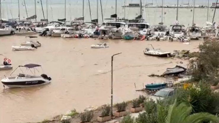 Ciclonul „Daniel” provoacă daune în Grecia. MAE a emis o atenţionare de călătorie pentru românii din Republica Elenă