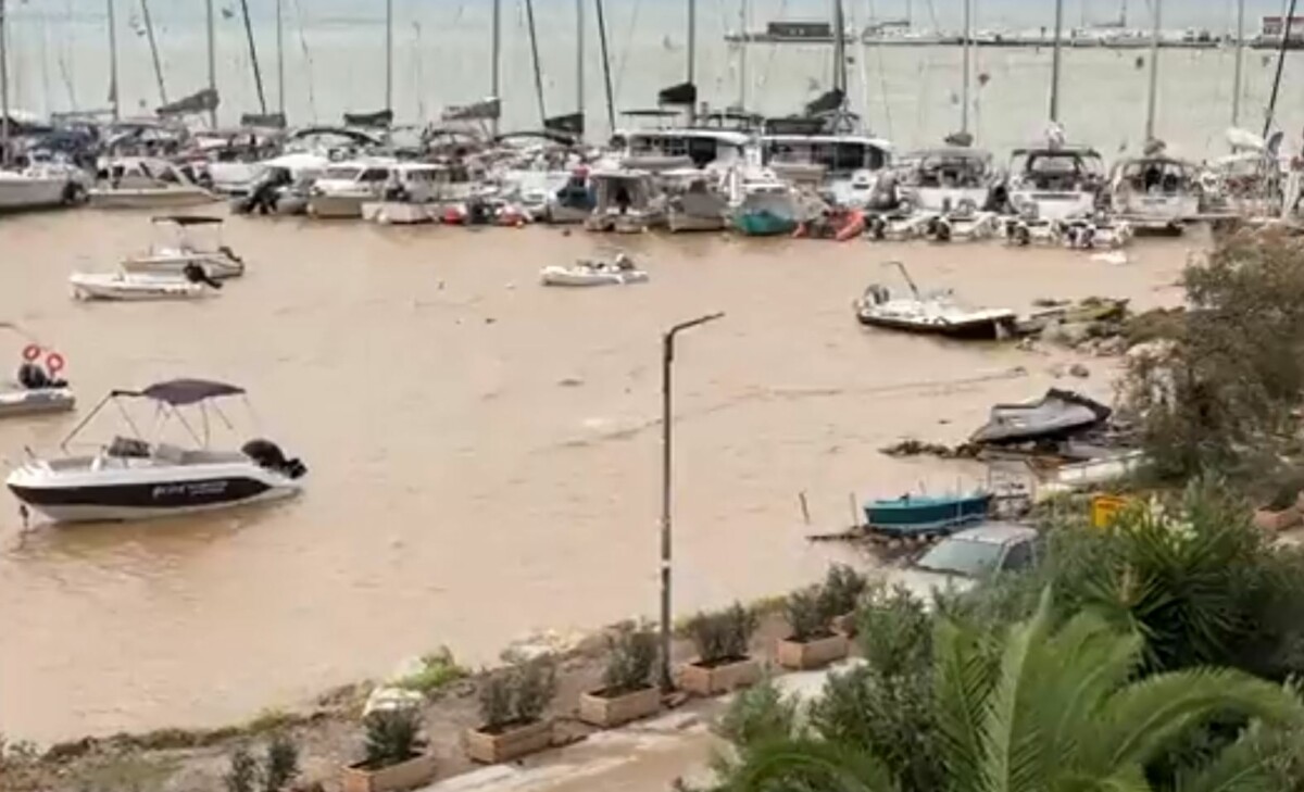 Ciclonul „Daniel” provoacă daune în Grecia. MAE a emis o atenţionare de călătorie pentru românii din Republica Elenă