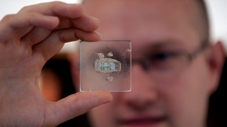 Trăiești în Aleph: Mai multe companii precum Neuralink a lui Elon Musk testează implantarea de cip-uri