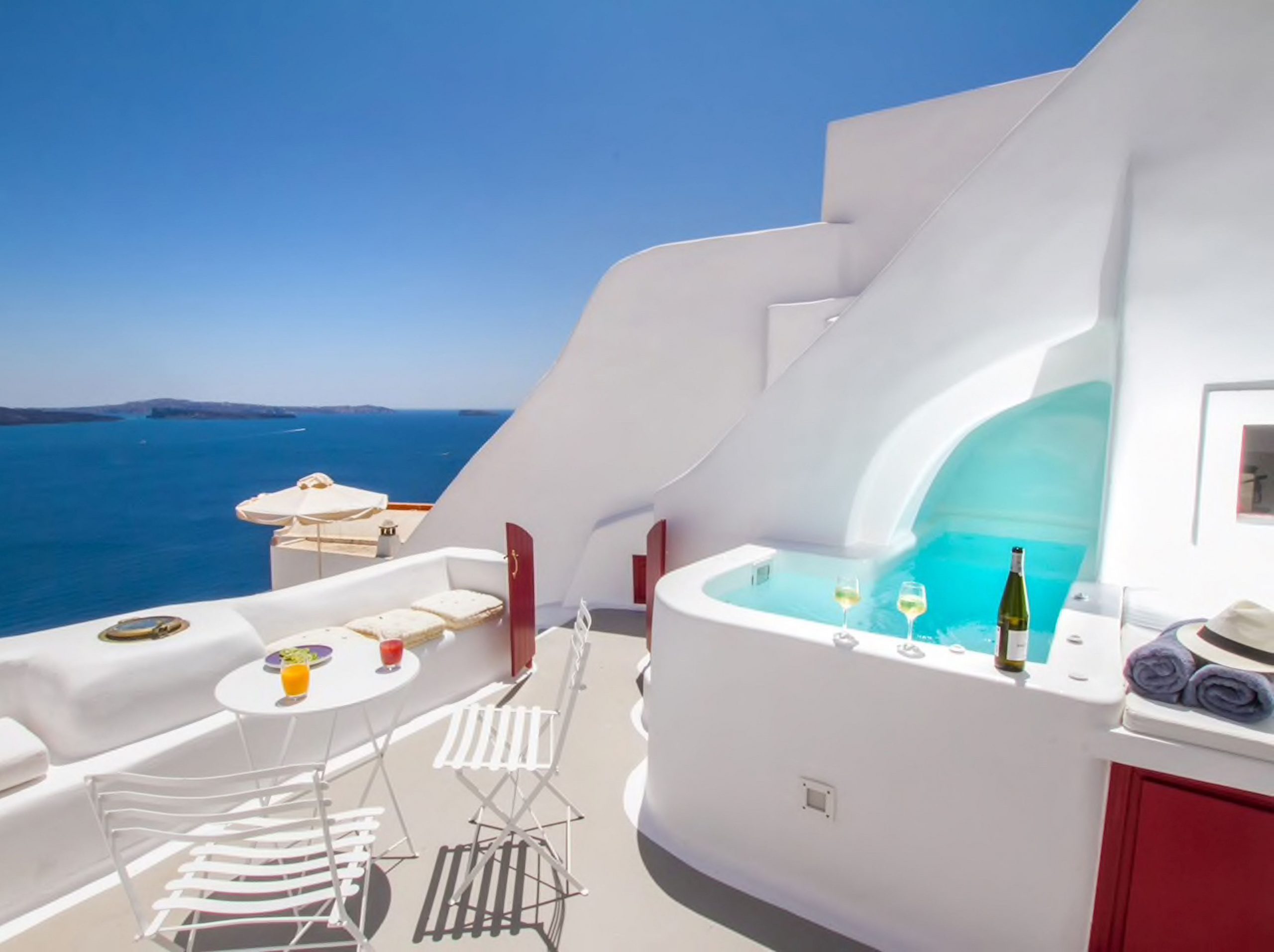 Aplicația Airbnb îți oferă oportunitatea să te cazezi o noapte la una dintre vedetele tale preferate acasă