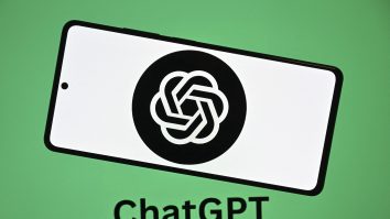 ChatGPT prinde glas. OpenAi prezintă instrumentul Whisper care traduce podcasturi de pe Spotify