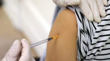 Noi vaccinuri Covid vor fi disponibile curând. Medicii încearcă să evite un alt val tomnatic de pandemie