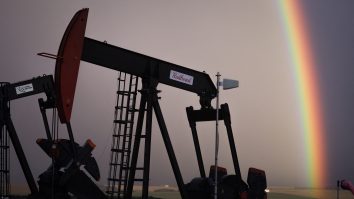 Rusia interzice exportul de benzină și motorină pentru „a stabiliza piața internă”. Prețurile au crescut la peste o mie de dolari pe tonă
