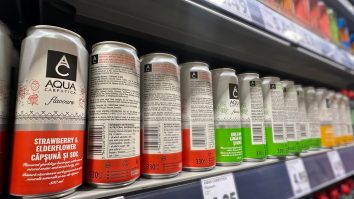 AQUA Carpatica Flavours, primul produs din România care se lansează la raft cu spatele produsului (contraeticheta)