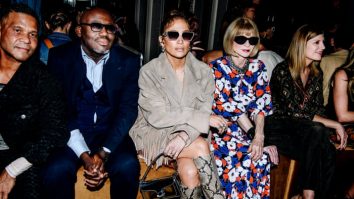 Apariții spectaculoase la New York Fashion Week. Ce ținute au purtat vedetele