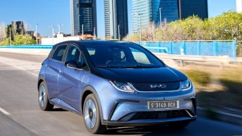 Parisul ia măsuri drastice împotriva Chinei. Cele mai multe maşini electrice produse în Asia vor fi probabil excluse din sistemul francez de subvenţii