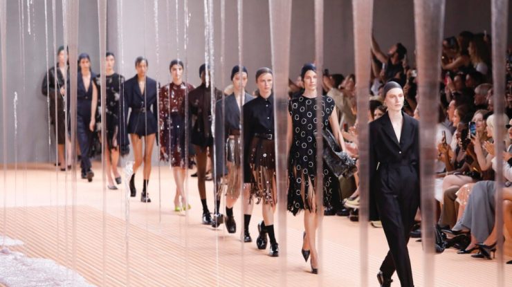 VIDEO. Milano Fashion Week 2023: Colecțiile propuse de Gucci, Prada, Roberto Cavalli și Tom Ford pentru sezonul de primăvară-vară 2024