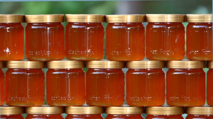 Mierea contrafăcută revine în atenția publicului. România are șansa de a pune din nou miere nefalsificată pe mesele românilor prin Good Food Project