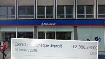 Un adolescent a devenit bogat peste noapte. Tânărul a primit aproape 9 milioane de lire sterline în cont din greșeală