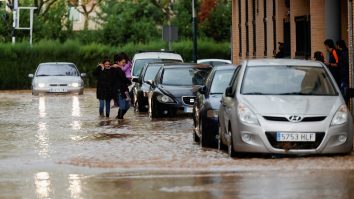 Ploile torențiale au provocat inundații majore în Spania. Autoritățile au emis mai multe avertizări meteorologice