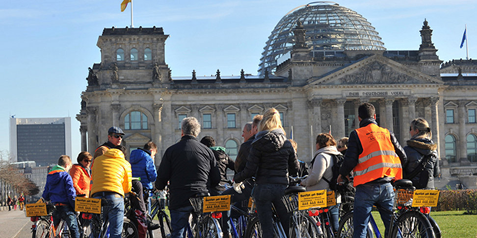 Luptă aprigă la Berlin între pro și anti bicicliști. Mii de bicicliști protestează în centrul orașului, de două ori pe lună