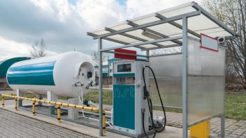 VIDEO. O stație GPL din sectorul 3, București a suferit scurgeri de gaze. Cincizeci de oameni au fost evacuați