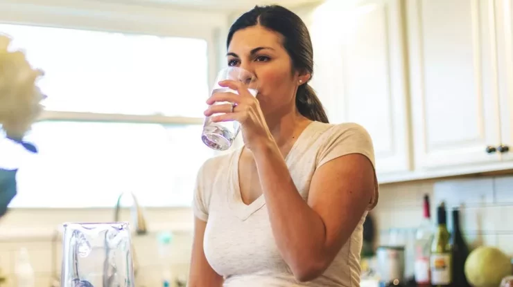 Apa potabilă în Marea Britanie, sub avertizare. Experții cer limite mai stricte pentru „substanțele chimice veșnice”