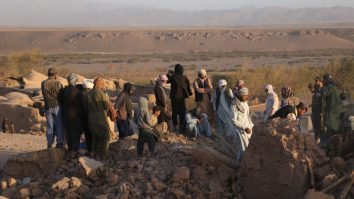 Bilanțul cutremurului din Afganistan a crescut la 2000 de morți, anunță Semiluna Roșie