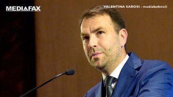 Scandal în Parlament. Drulă, despre pensiile speciale: Modificările adoptate la Senat se vor aplica peste 39 de ani