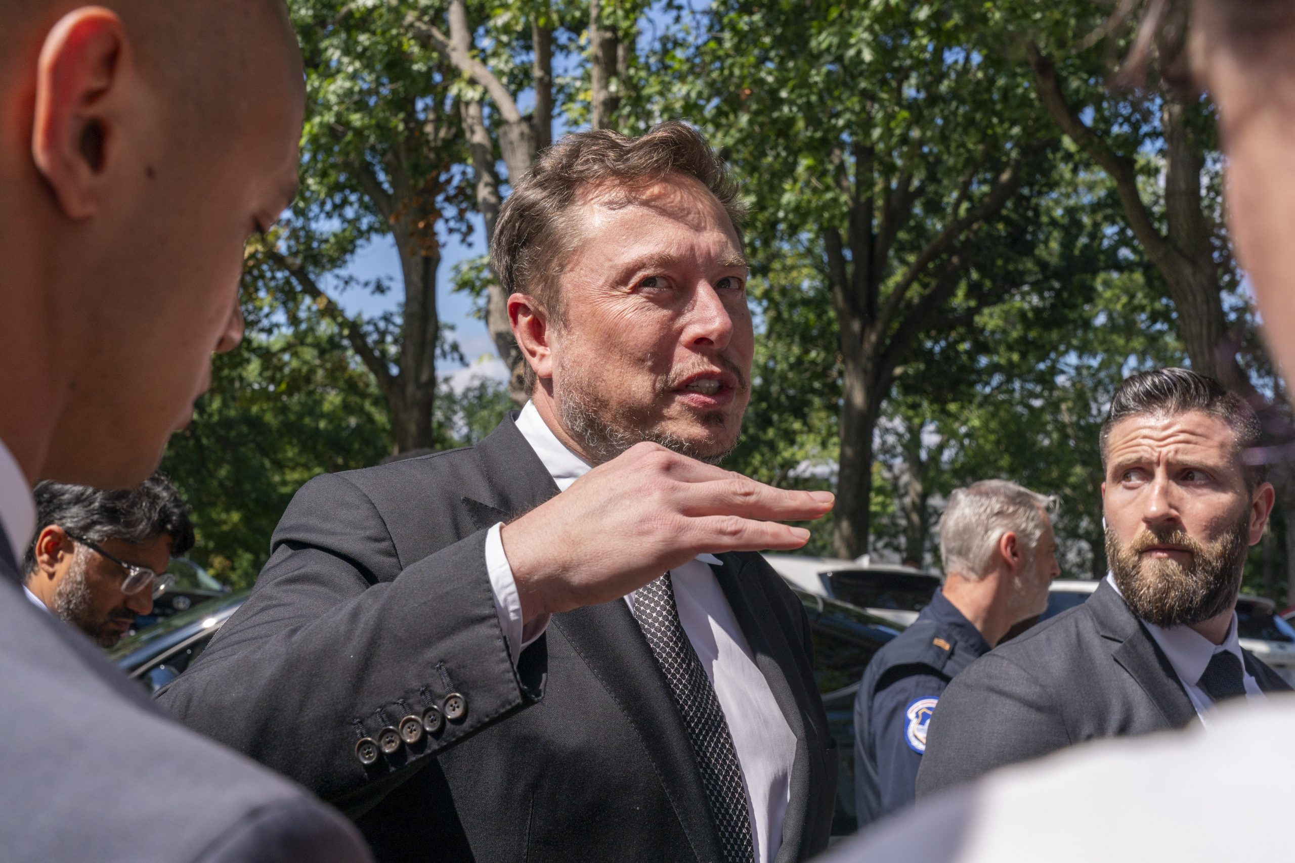 Pentru că nu vrea să respecte legile UE, Elon Musk va bloca accesul europenilor la X