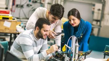 Țara noastră se mândrește cu studenți de succes. Răzvan Muncelean: „Am reușit să ducem România la cele mai înalte culmi ale roboticii”