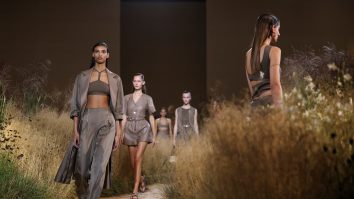 VIDEO. Hermès, Comme des Garçons și Alexander McQueen au defilat vineri seară, la Paris Fashion Week. Cum arată colecțiile primăvară-vară 2024