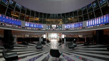 Bursele americane stau la roșu în ultima sesiune de tranzacționare. Pierzătorul săptămânii este Nasdaq Composite