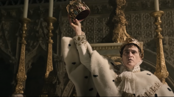 Napoleon: Ascensiunea și căderea unui împărat – Urmărește noul trailer cu Joaquin Phoenix și Vanessa Kirby