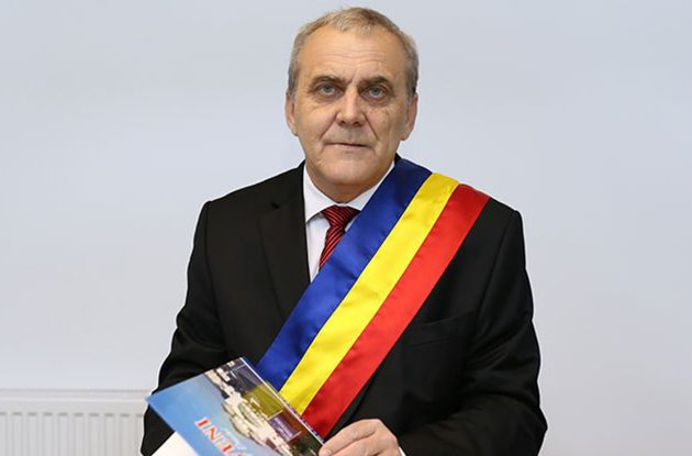 Interceptări în dosarul primarului PSD Mioveni, Ion Georgescu, „eu nu am luat, am dat”: „Eu vă spun doar atât: ”Domnu’ primar, este bine 30.000 de euro?” Dumneavoastră ați zis…ați dat din cap, în sensul că „da” (…) Dacă considerați că este valabilă oferta mea, eu vin și vă aduc și diferența”