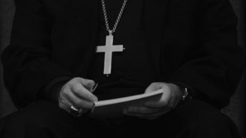 Spania este țara cu cel mai mare număr de abuzuri sexuale comise în cadrul bisericii catolice.  1,13% dintre spanioli au fost victime