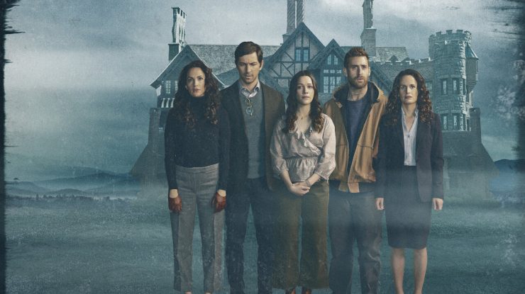 Ce filme te sperie pe platforme? „The Haunting of Hill House” îți arată povestea unei familii într-o casă nouă