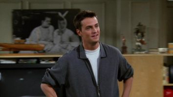 Cele mai amuzante momente ale lui Chandler Bing. Matthew Perry a cucerit lumea comediei în „Friends”