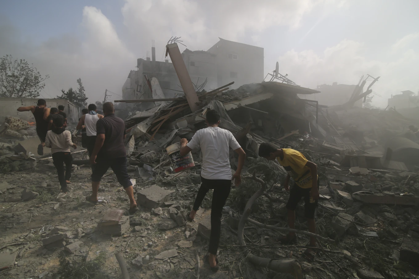 LIVE UPDATE. Război în Israel, ziua 17. Hamas a lansat două drone în sudul Israelului. Avioanele militare israeliene au dat lovituri aeriene în apropierea spitalelor Al-Shifa și Al-Quds din orașul Gaza