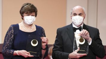 Premiul Nobel pentru medicină merge la oamenii de știință care au dezvoltat vaccinurile împotriva Covid