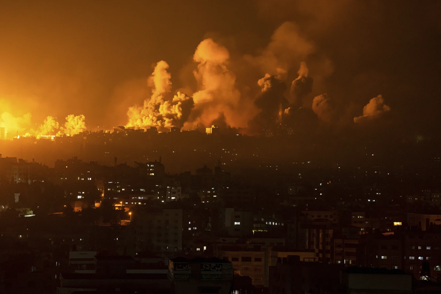 Israelul a anunțat o blocadă „totală” a Gazei. Forțele de Apărare Israeliene atacă mai multe centre Hamas din Fâșia Gaza