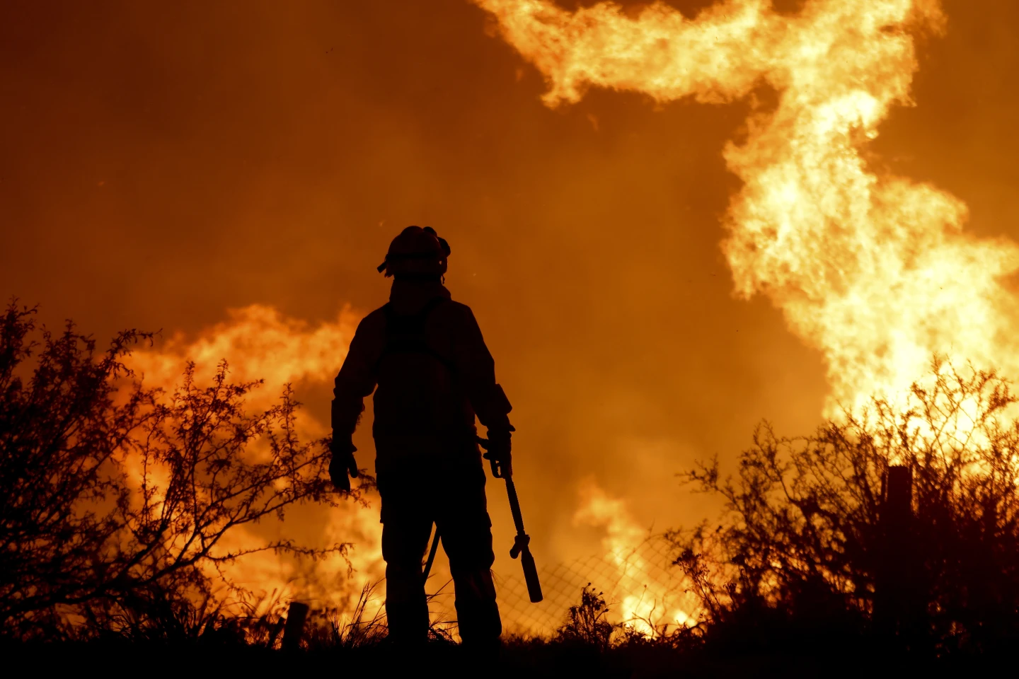 VIDEO. Incendii violente în Argentina: Zeci de persoane au fost evacuate
