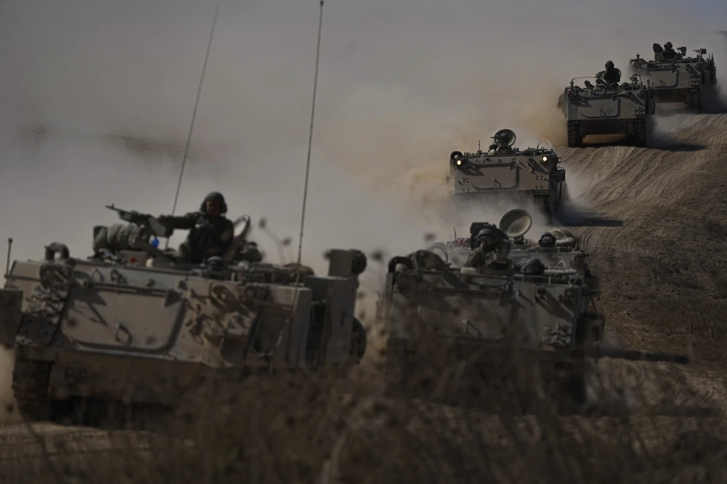 Război în Israel, ziua 8. Presa israeliană: atacul la sol al Israelului asupra Gaza va începe în această seară/Forțele armatei israeliene se pregătesc pentru o operațiune terestră semnificativă/ 1.500 de israelieni morți/ Bilanțul victimelor din Gaza a crescut la 1.900