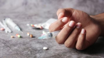 Astăzi începe distribuirea chestionarelor referitoare la testarea antidrog în școlile din București. Părinții și elevii majori vor răspunde anonim la întrebări