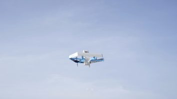 Amazon își va relansa dronele de livrare anul viitor. Vehiculele aeriene fără pilot vor distribui mărfurile la client într-o singură zi