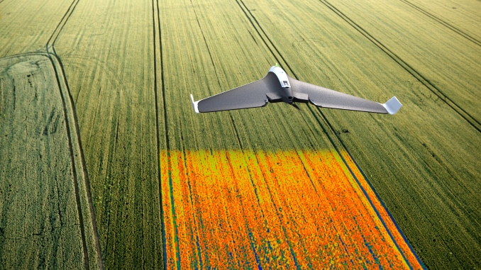 Noile tehnologii câștigă teren în agricultură. Cum au grijă dronele de culturile tale