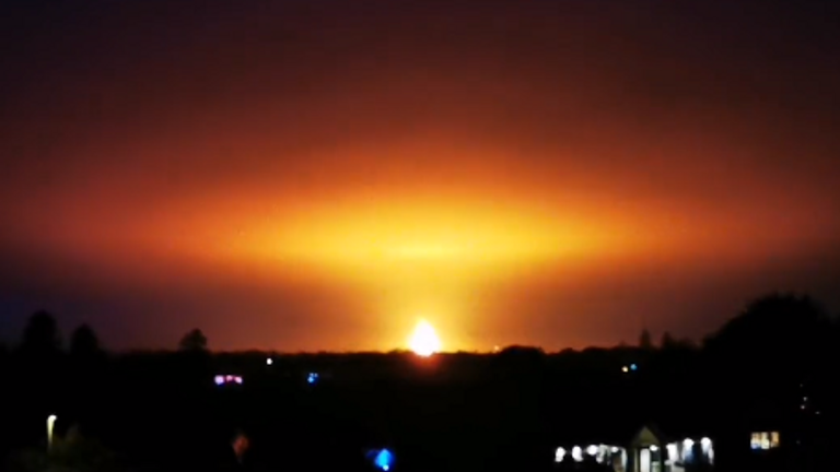 O minge de foc uriașă a luminat cerul după o explozie în Oxfordshire. Care a fost cauza dezastrului