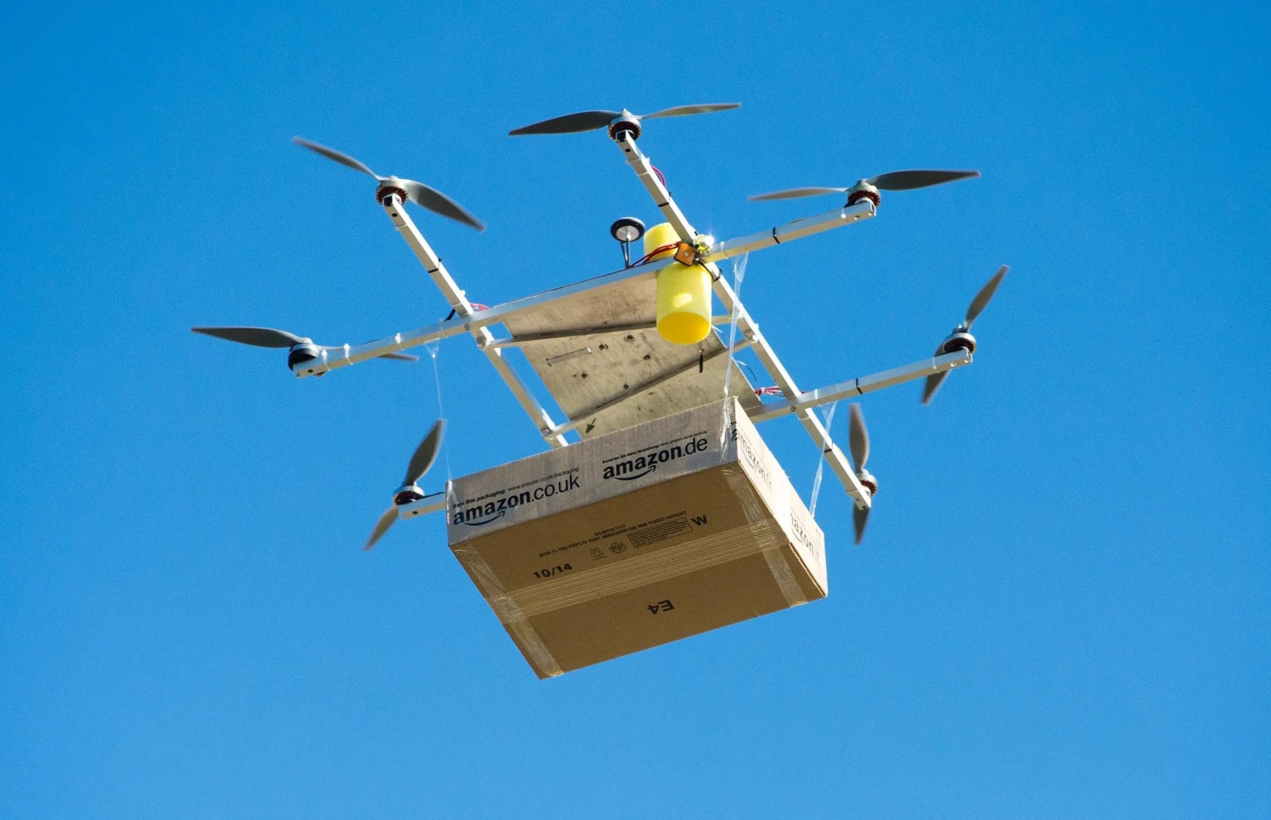 Le prescrizioni mediche cadranno dal cielo.  Amazon sta testando la consegna tramite droni