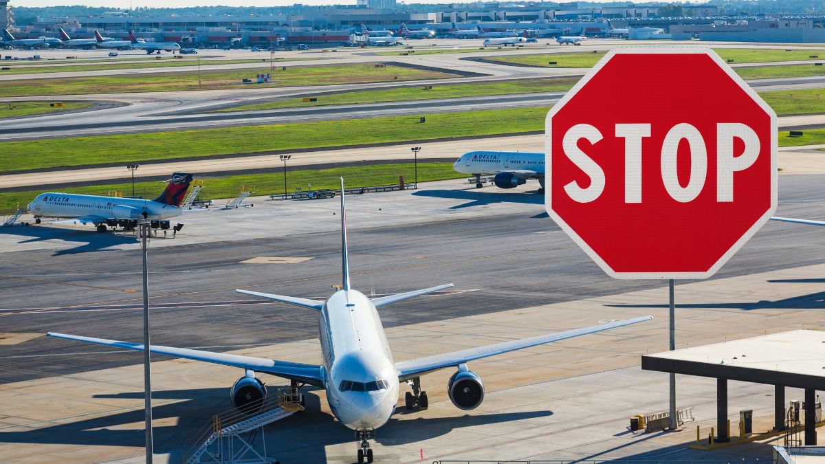 Șase aeroporturi din Franța au fost evacuate în urma unor alerte teroriste. Amenințările au fost trimise pe e-mail