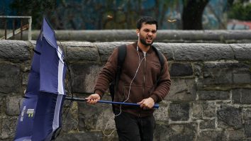 Alertă de cod galben de vânt în 12 județe din țară. Atenționarea este valabilă până duminică