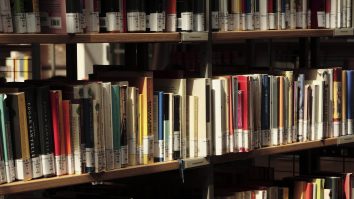 Mii de cărți sunt folosite ilegal pentru a antrena sistemele de inteligență artificială. Care sunt acestea