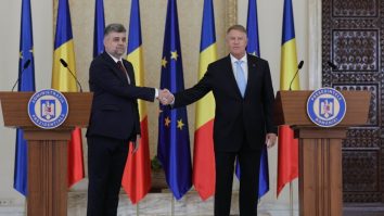 Klaus Iohannis şi premierul Marcel Ciolacu au marcat Ziua Armatei Române: „Astăzi, România beneficiază de cele mai solide garanţii de securitate din istorie”
