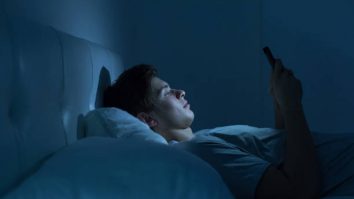 STUDIU. Îți petreci dormind o treime din viață. Întâlnirile din lumea reală însumează doar doi ani/ Câte zile din viață zâmbești