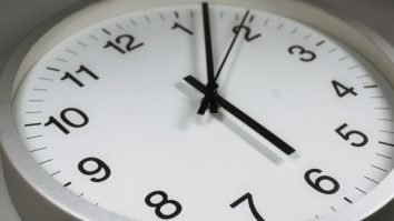 România trece în noaptea de sâmbătă spre duminică la ora de iarnă. Oamenii întâmpină probleme în a adormi sau au chiar insomnii