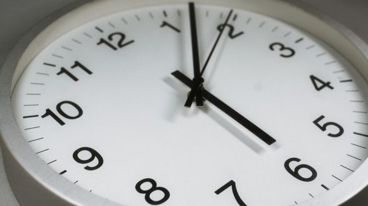 România trece în noaptea de sâmbătă spre duminică la ora de iarnă. Oamenii întâmpină probleme în a adormi sau au chiar insomnii