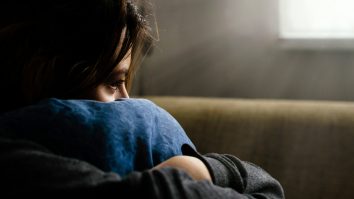 Ce ne face triști? Filosoful Bertrand Russel a identificat 8 surse ale tristeții, dar și rezolvarea lor